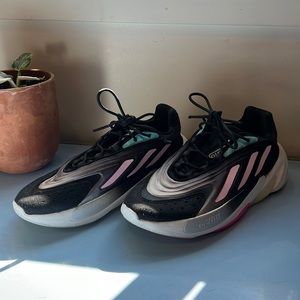 Adidas Ozelia Sneakers Women’s 7